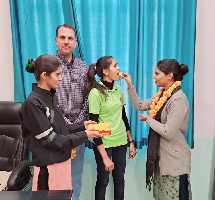 भानीपुरा एईएन कार्यालय के 1073 कनेक्शनों का 4.40 करोड़ बकाया बिजली का बिल, डिस्कॉम के एईएन बोले सभी को नोटिस दे चुके है अब कटेगा इनका कनेक्शन, बकाया वसूली की टीम की गठित