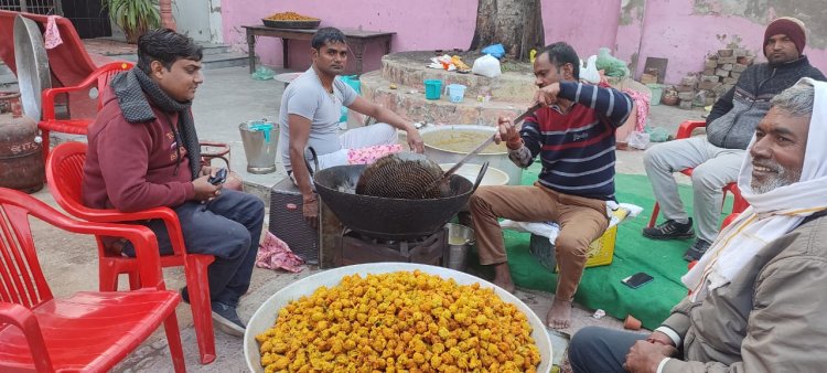 रोती हुई आंखों को श्याम हंसाते हैं,जब कोई नहीं आता मेरे श्याम आते हैं...
