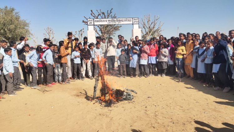 रिक्त पदों के चलते विद्यार्थियों व ग्रामीणों के दिया धरना
