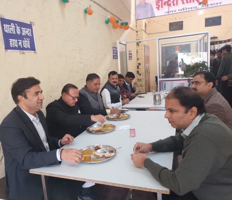 प्रभारी मंत्री डॉ. बी.डी कल्ला ने इंदिरा रसोई, इंदिरा गांधी शहरी रोजगार गारंटी योजना के कार्य स्थल व एसएमडी स्कूल का किया निरीक्षण