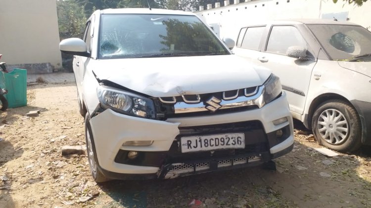 सड़क किनारे खड़े व्यक्ति की कार की टक्कर से मौत