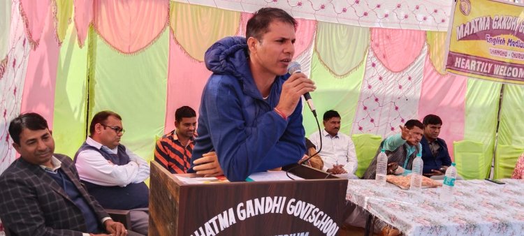 स्मार्ट बनना हो तो स्मार्ट फोन को कम से कम काम लें विद्यार्थी: देवेंद्र झाझड़िया
