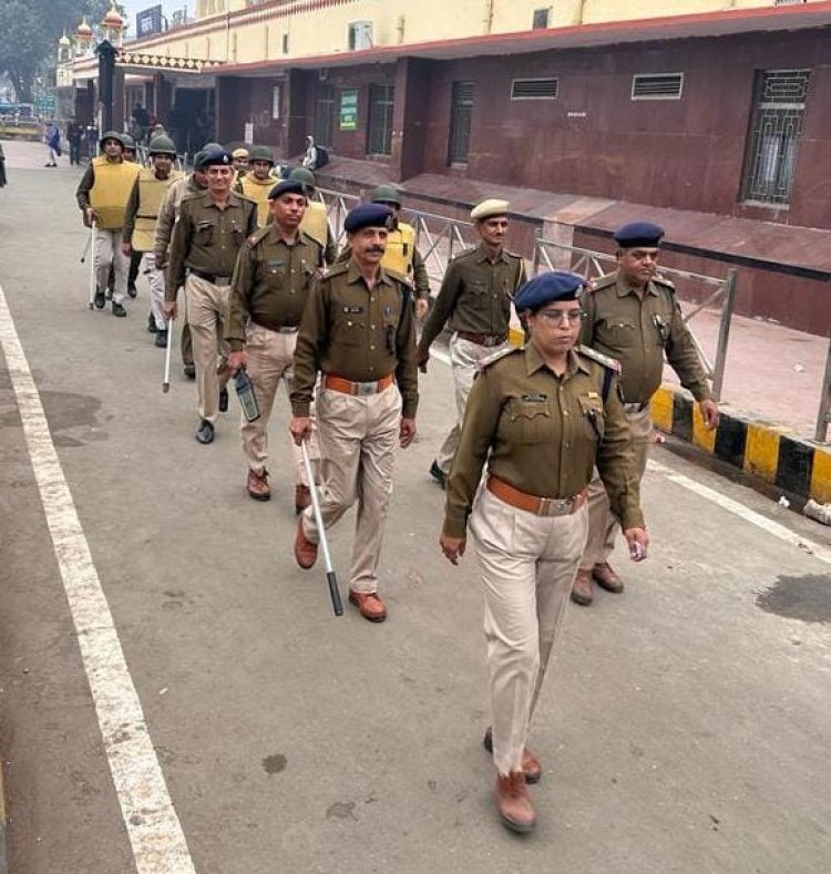 यात्रियों की सुरक्षा हेतु विशेष रुप से की जा रही है चेकिंग 
