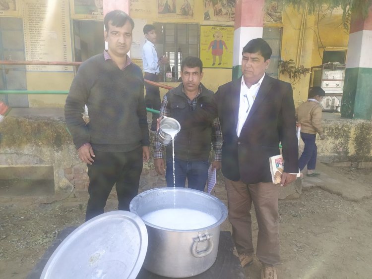 एडीशनल सीएमएचओ डॉ हर्षल चौधरी ने की दूध की गुणवत्ता की जांच