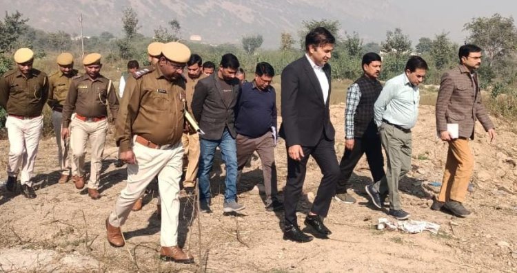 जिला कलक्टर ने किया शहर में निर्माण कार्यों का निरीक्षण