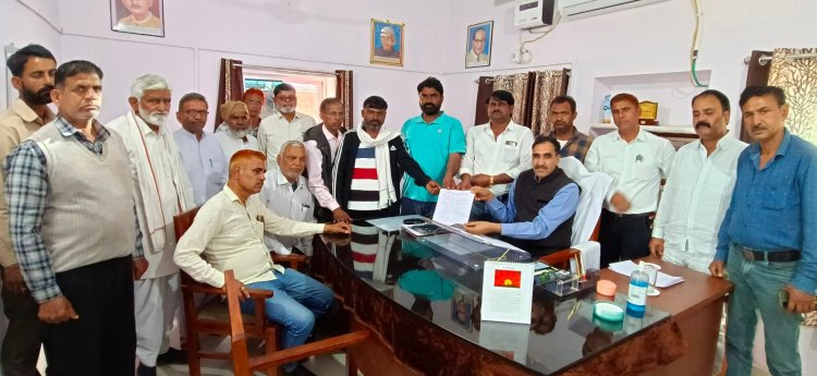 प्रदर्शन कर सौंपा सीएम के नाम ज्ञापन
