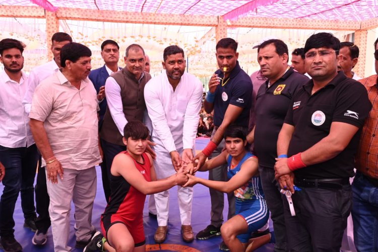 गहलोत सरकार ने दूर दराज के खिलाड़ियों को खेलों से जोड़ा - चांदना कांवट में राज्य स्तरीय कुश्ती प्रतियोगिता का किया उद्घाटन