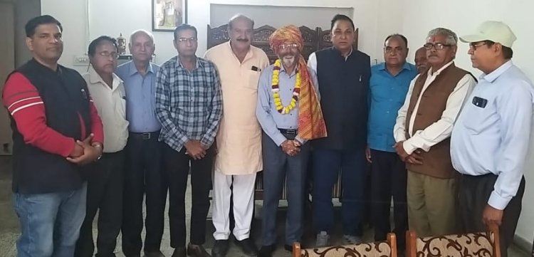 रिटायर्ड आईपीएस का किया स्वागत