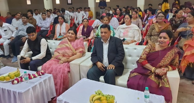 नर्सेज़ ने फागोत्सव उल्लासपूर्ण रूप से मनाया, फूलों की खेली होली