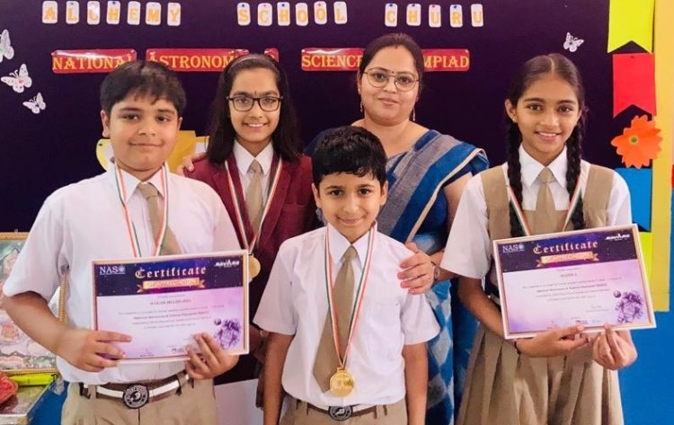 नेशनल एरोनॉटिक्स ओलम्पियाड हैदराबाद में विजय हुई छात्रओं का किया सम्मान