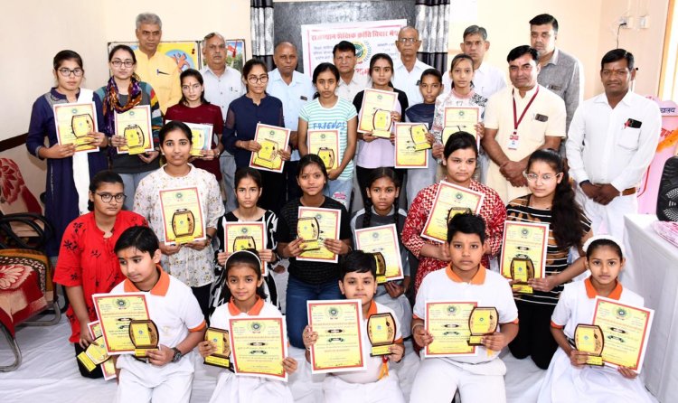 राजस्थान शैक्षिक क्रांति विचार मंच, श्री डूंगरगढ़ ने किया विद्यार्थियों का किया सम्मान