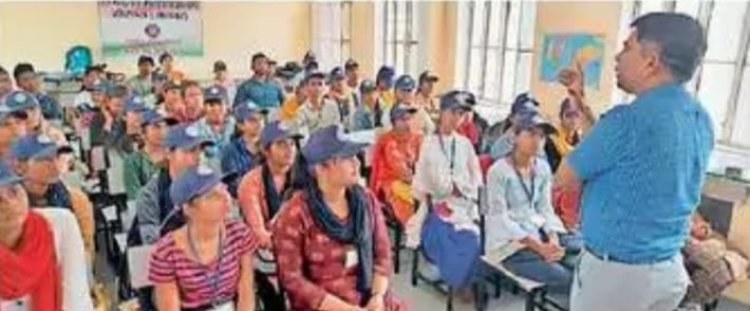राष्ट्रीय सेवा योजना शिविर  : योगाभ्यास व डांस के साथ समाज सेवा के लिए किया प्रेरित