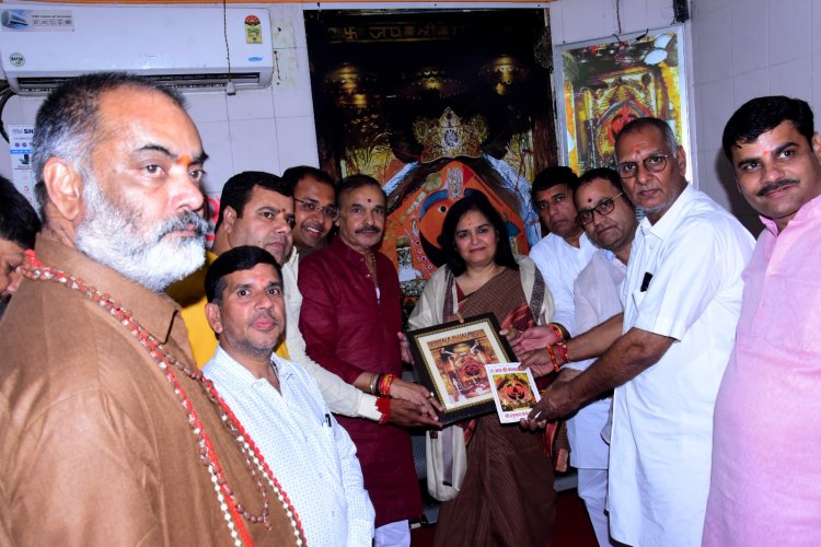 मुख्य सचिव ने किए सालासर बालाजी के दर्शन, मोबाइल वैन का किया अवलोकन