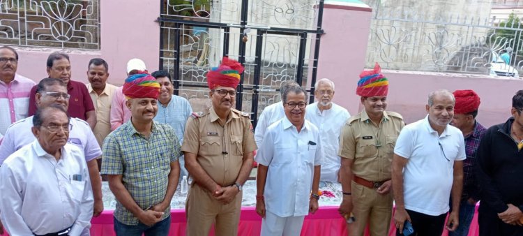 ऑनलाइन ठगी का खुलासा करने पर थाना अधिकारी एवं टीम का सम्मान समारोह आयोजित 