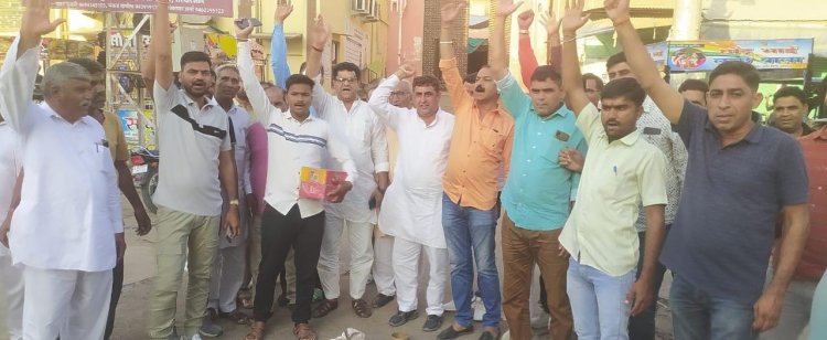 राठौड़ व पुनियां को सर्वोच्च पद मिलने पर भाजपा ने जताई खुशी, गांधी चौक पर की आतिशबाजी