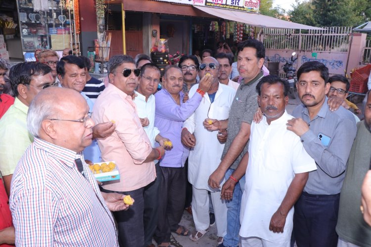 राठौड़ के नेता प्रतिपक्ष बनने पर की आतिशबाजी