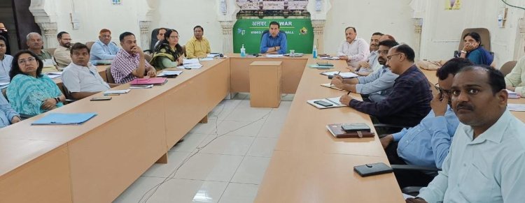 जिला कलक्टर ने वीसी के माध्यम से ली जिला एवं ब्लॉक स्तरीय अधिकारियों की समीक्षा बैठक
