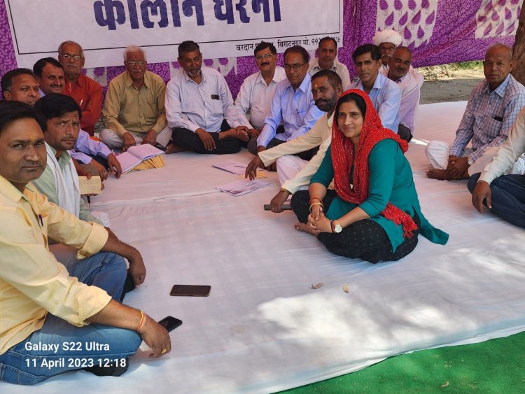 विराटनगर संघर्ष समिति का धरना प्रदर्शन दूसरे दिन भी रहा जारी,व्यापार मंडल, संगठन व जनप्रतिनिधि लोगों ने किया समर्थन  विराटनगर मेड़ कुंडला क्षेत्र को जयपुर में यथावत रखने की मांग