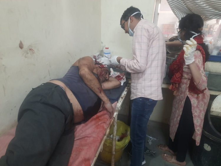 एक ही समाज के दो पक्षों में आपसी विवाद को लेकर जमकर चले लाठी भाटा,