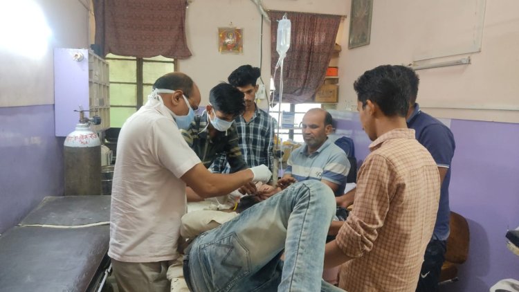 युवक ने किया कीटनाशक का सेवन, गंभीर स्थित में युवक को करवाया अस्पताल में भर्ती
