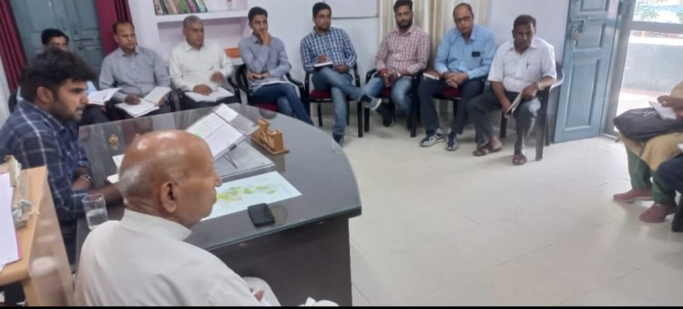 उपखंड स्तरीय बैठक में अधिकारियों को विधायक ने पेयजलापूर्ति व मौसमी बीमारियों के प्रति किया सचेत