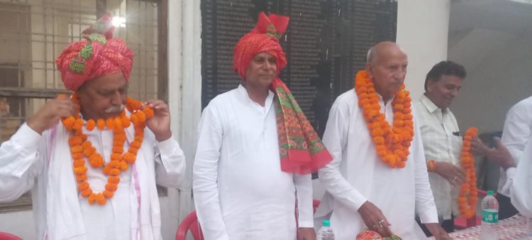 खैरथल को जिला बनाए जाने पर गांव गंज में किया भव्य स्वागत