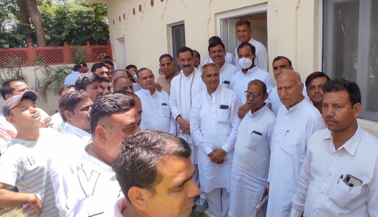 पार्षदों व वरिष्ठ अधिवक्ताओं ने की पूर्व केन्द्रीय मंत्री सिंह से मुलाकात
