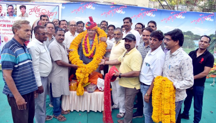शर्मा का किया सार्वजनिक अभिनंदन 51 किलो की माला पहना किया स्वागत
