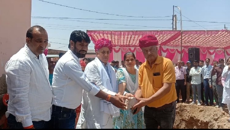 कस्बे वासियों को मिली बस स्टैंड की सौगात