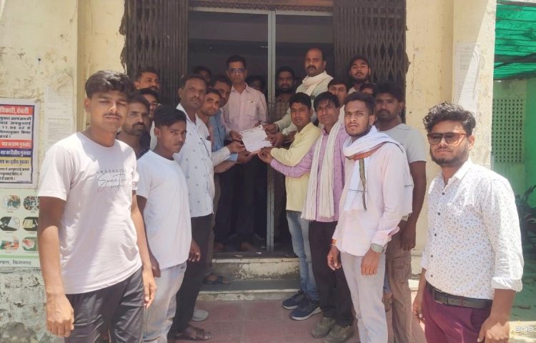 आरक्षण देने व  मुरारी लाल सैनी सहित अन्य लोगो को रिहा करने की मांग।