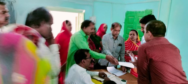 गर्मी बढ़ते ही क्षेत्र में पानी की किल्लत बढ़ी, लोग परेशान पानी की समस्या से परेशान महिलाओं ने जमकर किया प्रदर्शन,की नारेबाजी