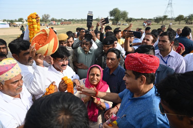 केंद्रीय मंत्री नितिन गडकरी से मिले भाजपा नेता मधुसूदन भिंडा ... फोरलेन कार्य शुरू करवानें के लिए गडकरी को दिया ज्ञापन मधूसूदन भ भिंडा ने सालासर मे केंद्रीय मंत्री नितिन गडकरी व पूर्व सीएम राजे से मिले।