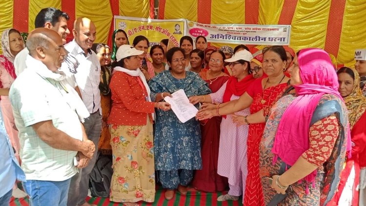 महिला आयोग अध्यक्ष रियाज व सीएमएचओं डॉ. षर्मा ने की एलएचवी व एएनएम संघ से वार्ता