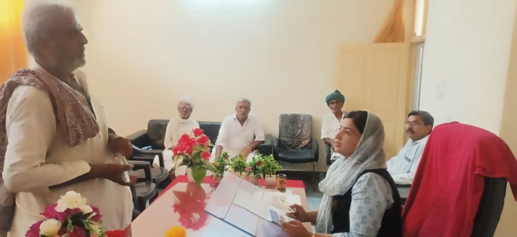 धनाऊ प्रधान ने की जनसुनवाई, ग्रामीणों की समस्या का हाथों हाथ किया निवारण