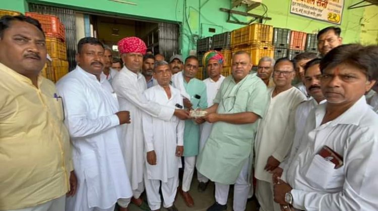जिला सैनी महासभा ने स्व. मोहनलाल सैनी के परिजनों को सौंपी एक लाख की आर्थिक सहायता