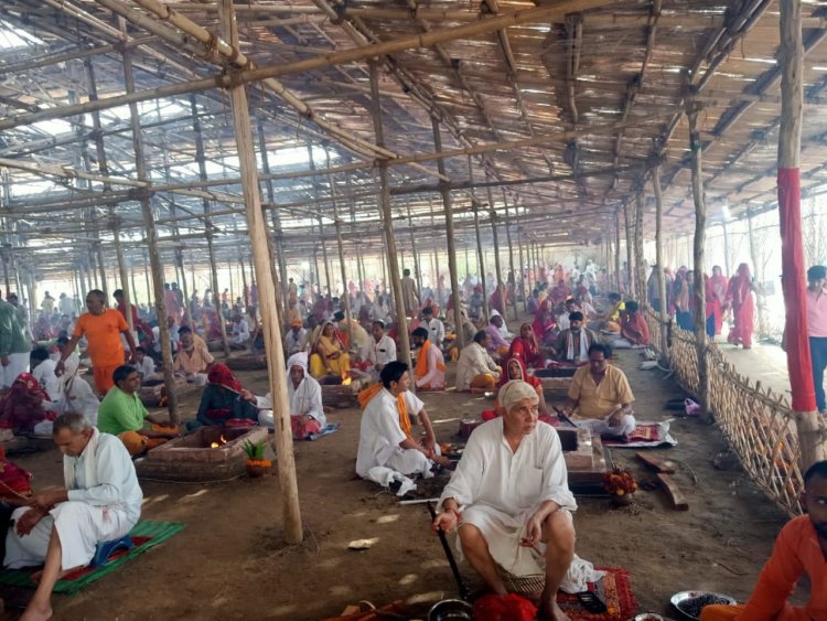 श्री हरि हरात्मक महायज्ञ में यज्ञ आचार्य ने दिलवाई 1लाख 21 हजार आहुतियां
