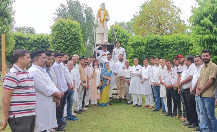 पूर्व प्रधानमंत्री पंडित जवाहरलाल नेहरु को याद कर दी श्रद्धांजलि