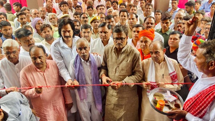 सामुदायिक भवन का उद्घाटन व मूर्ति अनावरण समारोह आयोजित ।