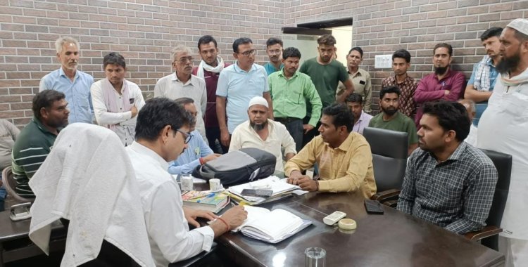सब्जी थोक मंडी में प्रतिदिन 15 लाख की किसान लाते है सब्जी, 6.25 प्रतिशत के हिसाब से किसानों से वसूलते है प्रतिदिन93 हजार 750 रूपए, किसानों ने किया आंदोलन