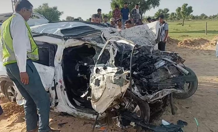 ट्रोले ने टक्कर मारी बीच रास्ते मे चारों की मौत ,