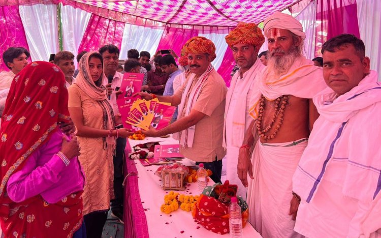 मंत्री जूली ने किया महंगाई राहत कैम्प का निरीक्षण कर विभिन्न योजनाओं के लाभार्थियों को मुख्यमंत्री गारंटी कार्ड किए वितरित आमजन से संवाद कर कैम्प का लिया फीडबैक, योजनाओं की दी जानकारी