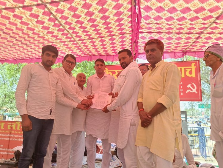 राजगढ विधायक प्रतिनिधियों ने चूरु कलेक्ट्रेट किसानों के धरने स्थल पर आकर दिया समर्थन