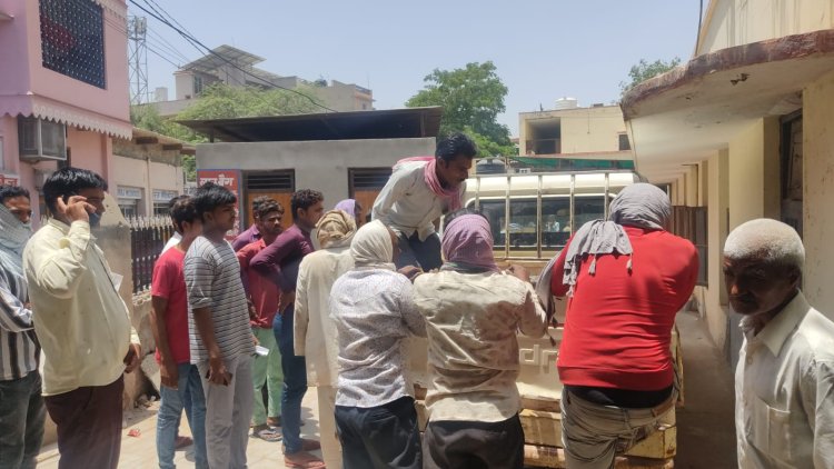 व्यक्ति ने फांसी लगाकर की आत्महत्या, पुलिस ने करवाया शव का पोस्टमार्टम 