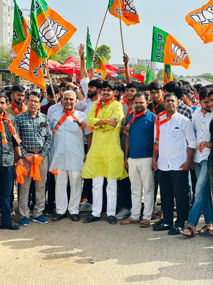 भाजपा युवा नेता शंकर गौरा के नेतृत्व में भाजपा प्रदेशाध्यक्ष सीपी जोशी का चौमू में भव्य स्वागत