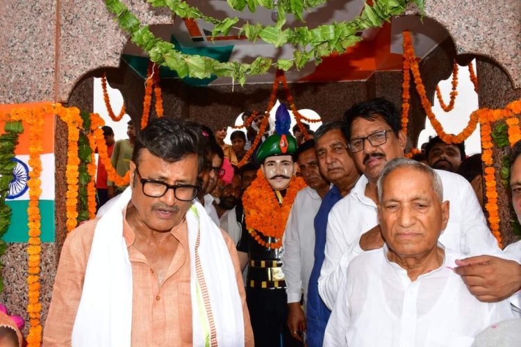 तोगावास गाँव में नेता प्रतिपक्ष राठौड़ ने शहीद की मूर्ति का अनावरण किया 