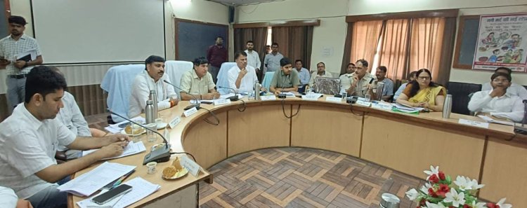 जिला परिषद की साधारण सभा की बैठक हुई अयोजित   जनप्रतिनिधियों ने उठाए अपने क्षेत्र के जरूरी मुद्दे  विकास कार्यो को गति प्रदान करें - जिला प्रमुख