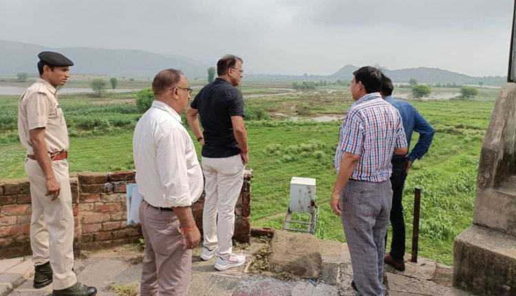 जिला कलक्टर ने किया जयसमन्द नहर का अवलोकन  नहर पर अतिक्रमण एवं अवरोधों को यथाशीघ्र हटवाने के दिए निर्देश