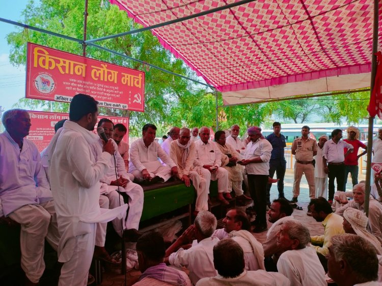 एक माह से चल रहे किसान आंदोलन पर सरकार की चुप्पी नहीं टूटी तो आंदोलन होगा तेज