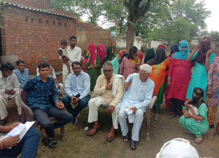 मौहल्ला धाणकान में बरसाती पानी भरने से घरों में पानी ने लोगों को घर से बाहर निकलने को किया मजबूर