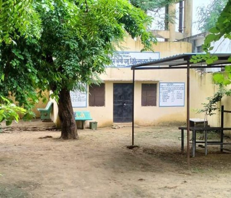 एक कमरे में संचालित है अ श्रेणी का पशु चिकित्सालय जिसमें नहीं है सुविधाएं पशुओं के लिए दवाइयों का टोटा, उपचार में आ रही परेशानी